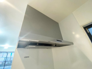 Bloom 小倉南区津田新町1丁目4期【設備】油汚れもしっかりガード、レンジフードです（施工例）
