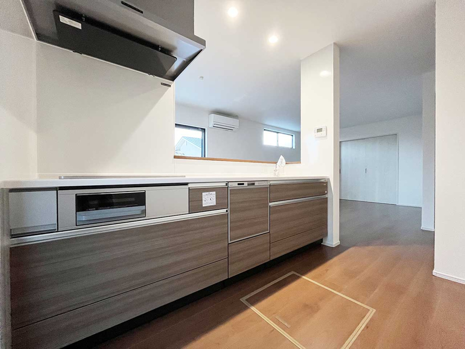 Bloom 小倉南区津田新町1丁目4期【キッチン】調理がはかどるワイドカウンター、浄水機付シャワー水栓（施工例）
