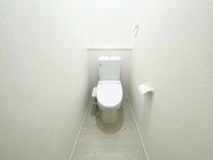 Bloom 小倉南区津田新町1丁目4期【トイレ】トイレは2か所あり、朝の混雑も安心です（施工例）
