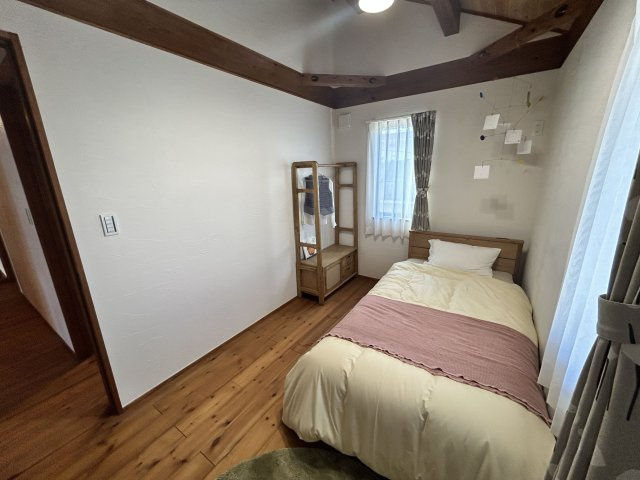 三橋町蒲船津売家【洋室】質感豊かな洋室。高断熱で冬も暖かく落ち着きます！