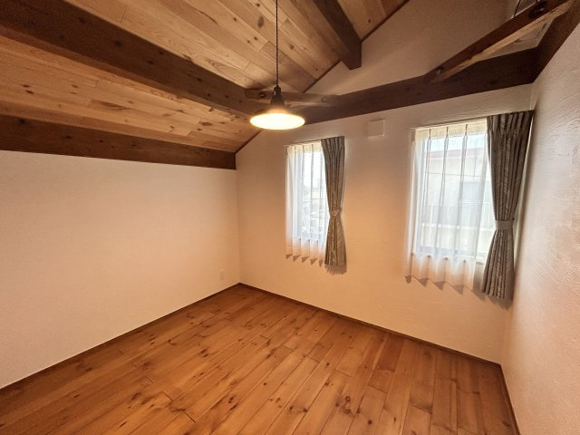 三橋町蒲船津売家【洋室】木の香りに包まれる落ち着く洋室！