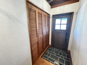 三橋町蒲船津売家【玄関】木のぬくもりが出迎える玄関。未入居ならではの清々しい空間！