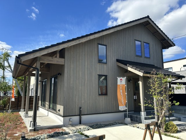 三橋町蒲船津売家【外観】木のぬくもり溢れる外観！