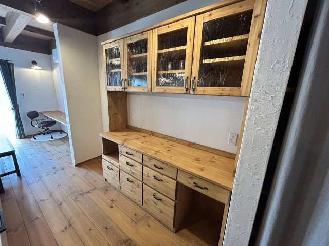 三橋町蒲船津売家【キッチン】魅せる収納も楽しめる、こだわりのキッチン！