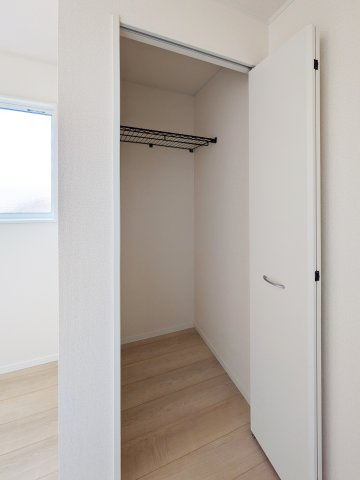 CRADLE GARDEN　小倉北区高坊第3【玄関】二重ロックでピッキング対策の玄関です。大容量シューズボックスもあり（施工例）