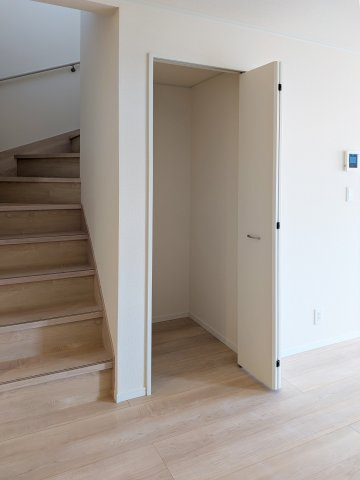 CRADLE GARDEN　小倉北区高坊第3【トイレ】便座の蓋は自動開閉です。