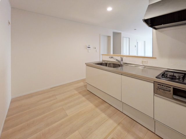 CRADLE GARDEN　小倉北区高坊第3【独立洗面台】ハンドシャワータイプの洗面化粧台。朝の髪のお手入れもこれで安心です。（施工例）