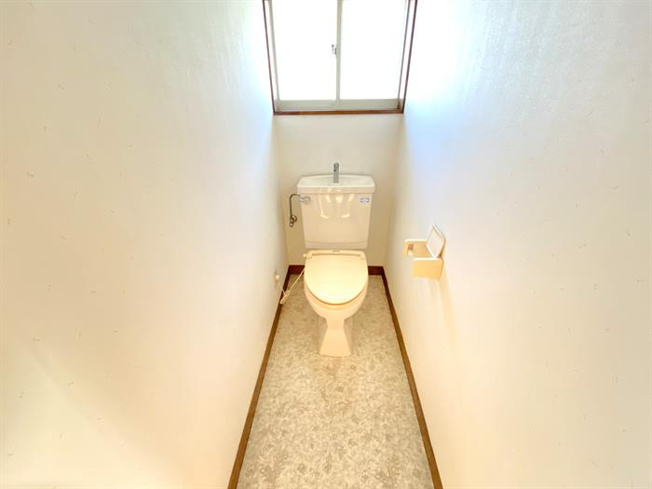 トイレも窓付き