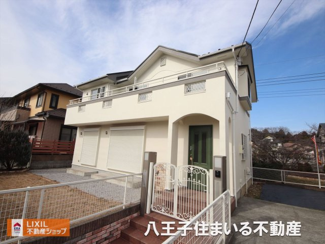 八王子市元八王子町2-3315-7 中古【仲介手数料無料】【外観】白を基調としたシンプルな外観です。内覧も可能ですので、ぜひお問い合わせください。