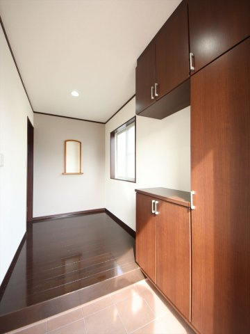 八王子市元八王子町2-3315-7 中古【仲介手数料無料】【玄関】