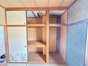 西浜田町アパート【収納】広い押入れです。布団や日用品など、沢山の物を収納できます。