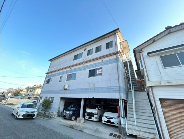 西浜田町アパート【外観】駐車場１台無料です。閑静な住宅街です。
