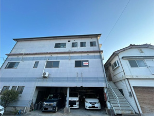 西浜田町アパート【外観】中友公園が近くにあり、お子様の遊び場にいかがですか。