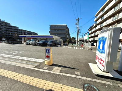 目の前がコンビニなので生活便利です