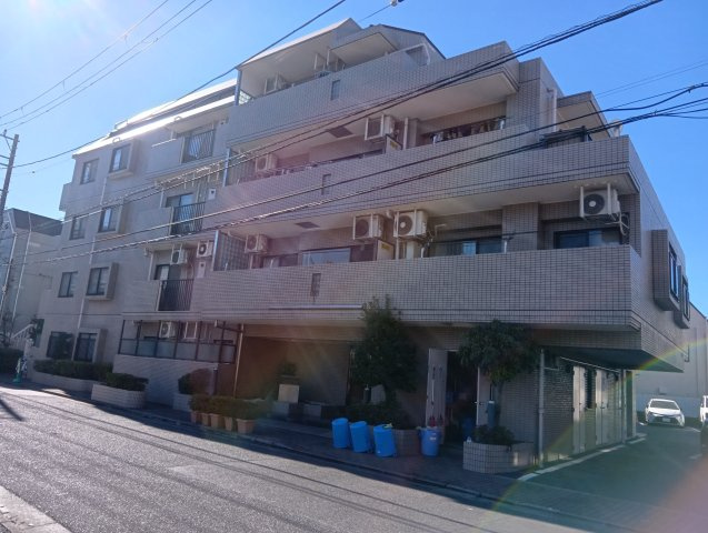 シャルマンコーポ五反野【外観】タイル張りで落ち着いた雰囲気の外観です