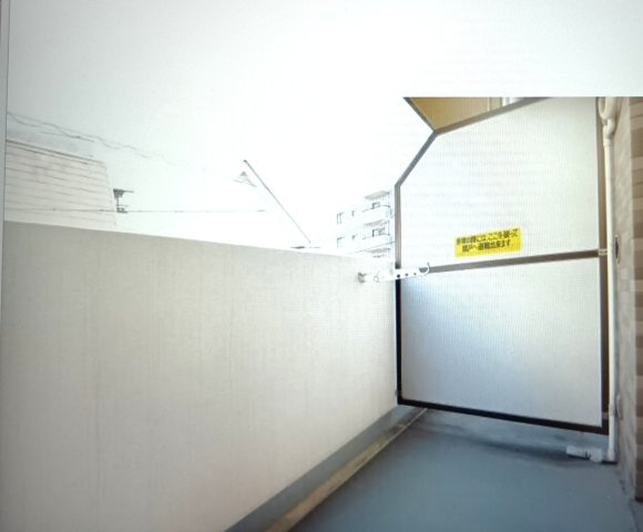 ライオンズマンション西新井本町第2【バルコニー】暖かな日差しが降り注ぐバルコニーで一息つきましょう