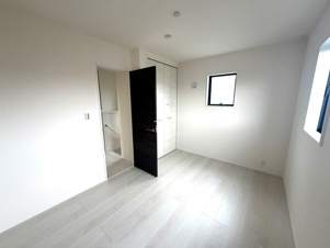 小牧市小牧原駅前【洋室】