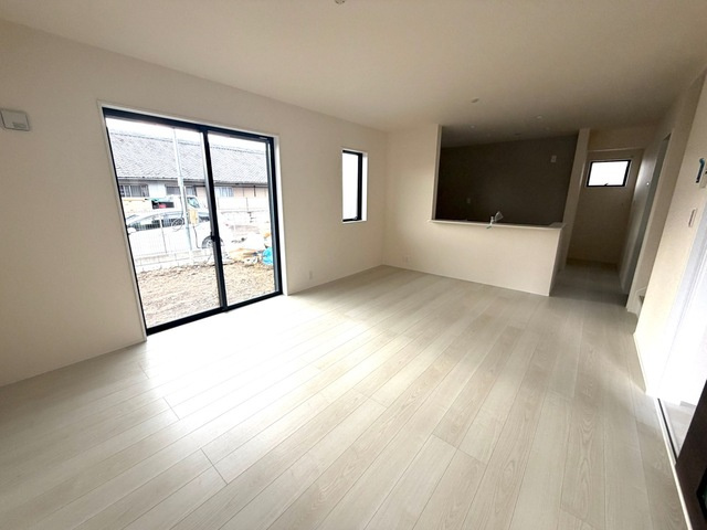 小牧市小牧原駅前【居間・リビング】