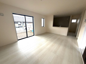 小牧市小牧原駅前【居間・リビング】