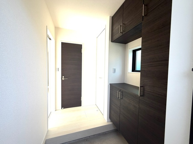 小牧市小牧原駅前【玄関】