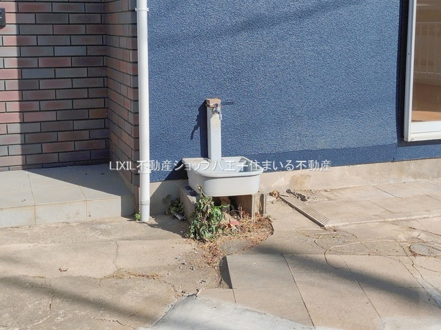 八王子市諏訪町473-14 中古【仲介手数料無料】【その他】洗車やお掃除に便利な外水栓。