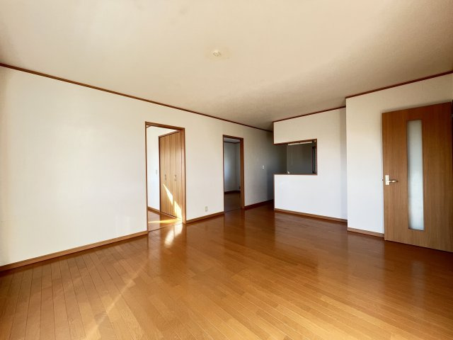 グレース手鎌Ⅱ【居間・リビング】＊別のお部屋の写真です