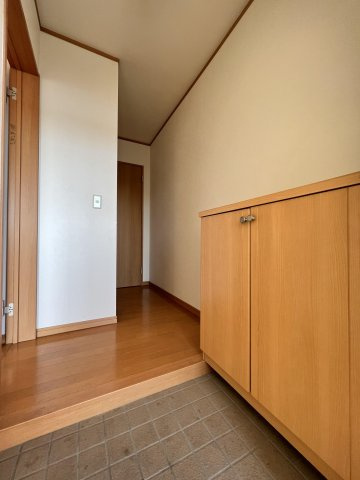 グレース手鎌Ⅱ【玄関】＊別のお部屋の写真です