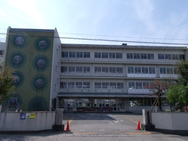 プラドールアカサカ【周辺】南小立野小学校まで1000m