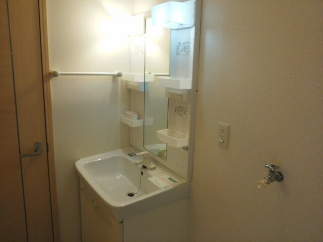 プラドールアカサカ【洗面所】