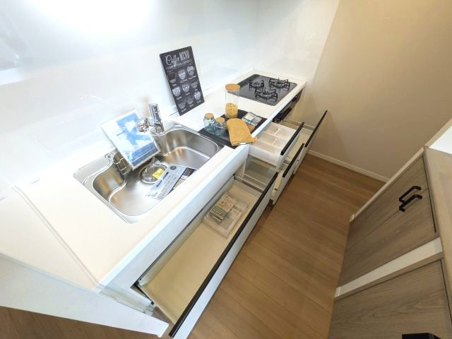ホームステージングしています。家具家電小物は撮影用です。