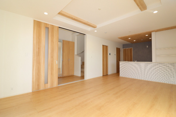 ブルーミングガーデン春日井市美濃町２丁目【居間・リビング】