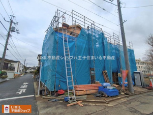 日野市西平山2丁目6-107 新築【仲介手数料無料】【外観】工事中につき、完成施工例や完成予定の仕様書などを準備いたします。お気軽にお問い合わせください。