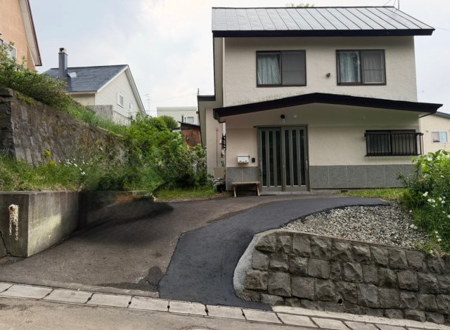 奥沢3丁目戸建【外観】2025年6月間口舗装済