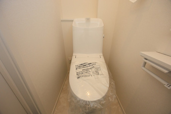 SUNCOURT  小倉北区神岳2丁目【内観：施工例】汚れがツルンと落ち水垢もこびりつかないアクアセラミックを使用（施工例）