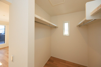 SUNCOURT  小倉北区神岳2丁目【内観：施工例】洋室7.5帖の部屋にはWIC付♪（施工例）