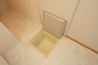 SUNCOURT  小倉北区神岳2丁目【内観：施工例】床下収納付きのキッチン（施工例）