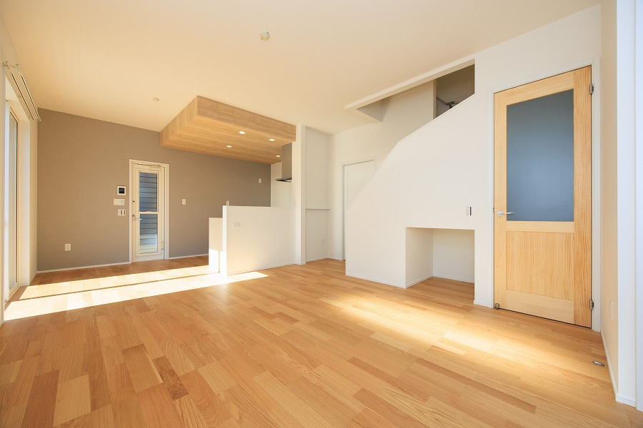 SUNCOURT  小倉北区神岳2丁目【内観：施工例】飽きの来ないシンプルで明るい室内デザイン！（施工例）