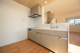 SUNCOURT  小倉北区神岳2丁目【内観：施工例】対面式キッチンの為、料理中も会話が楽しめます。（施工例）