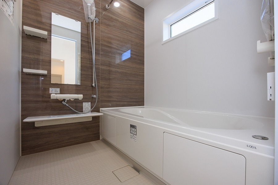 SUNCOURT  小倉北区神岳2丁目【内観：施工例】４時間後でも温度変化は2.5℃以下。保温性に優れた浴槽　（施工例）