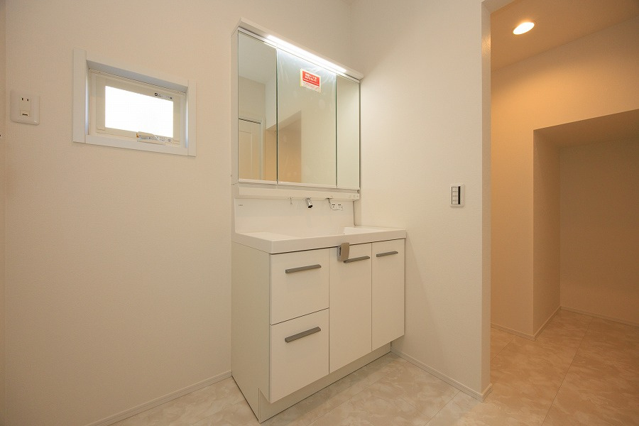 SUNCOURT  小倉北区神岳2丁目【内観：施工例】凹凸が少なく汚れがたまりにくい洗面台　（施工例）