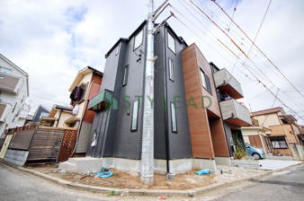 横浜市鶴見区生麦４丁目の新築一戸建【前面道路含む現地写真】