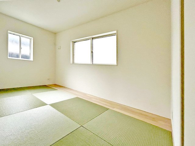 北九州市八幡西区貴船台　第1【内観：施工例】6.0帖の洋風和室！リビングから和室が見渡せるので家事をしながらご家族の様子を見守れます♭