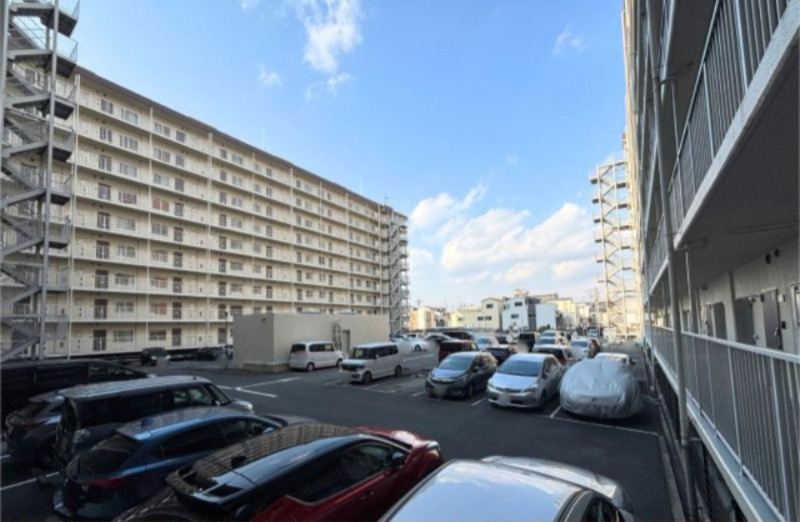 八尾山本レックスマンション【駐車場】