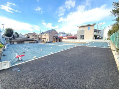 ゆったりとした敷地が広がっており隣接する住宅とも調和の取れた区画配置です。現状は整備済みで全体が見渡しやすい区画設計となっています。日当たりの良い開放感のある全体区画図です。