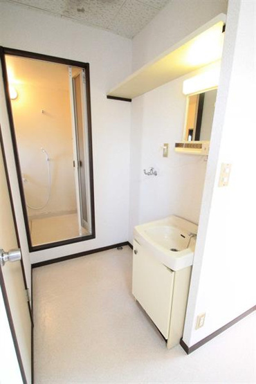 別の部屋の写真となりますので、現況優先となります。