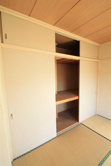 別の部屋の写真となりますので、現況優先となります。