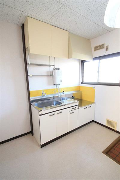 別の部屋の写真となりますので、現況優先となります。