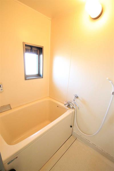 別の部屋の写真となりますので、現況優先となります。