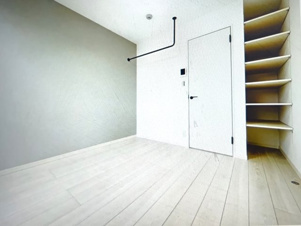 プルミア梅島【洋室】明るい洋室です