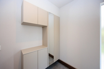 ARCHI DAYS　小倉北区上到津2丁目　1号地【内観：施工例】天井高シューズボックス。最大40足程度の靴をスッキリ収納できます